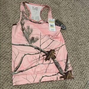 NWT Under Armour medium Pink Camo Tank Top  E